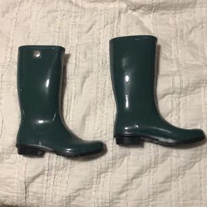 Pine UGG rain boots
